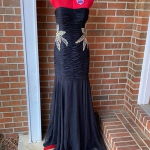 NWOT sz 6 Milano Formals black chiffon gown
